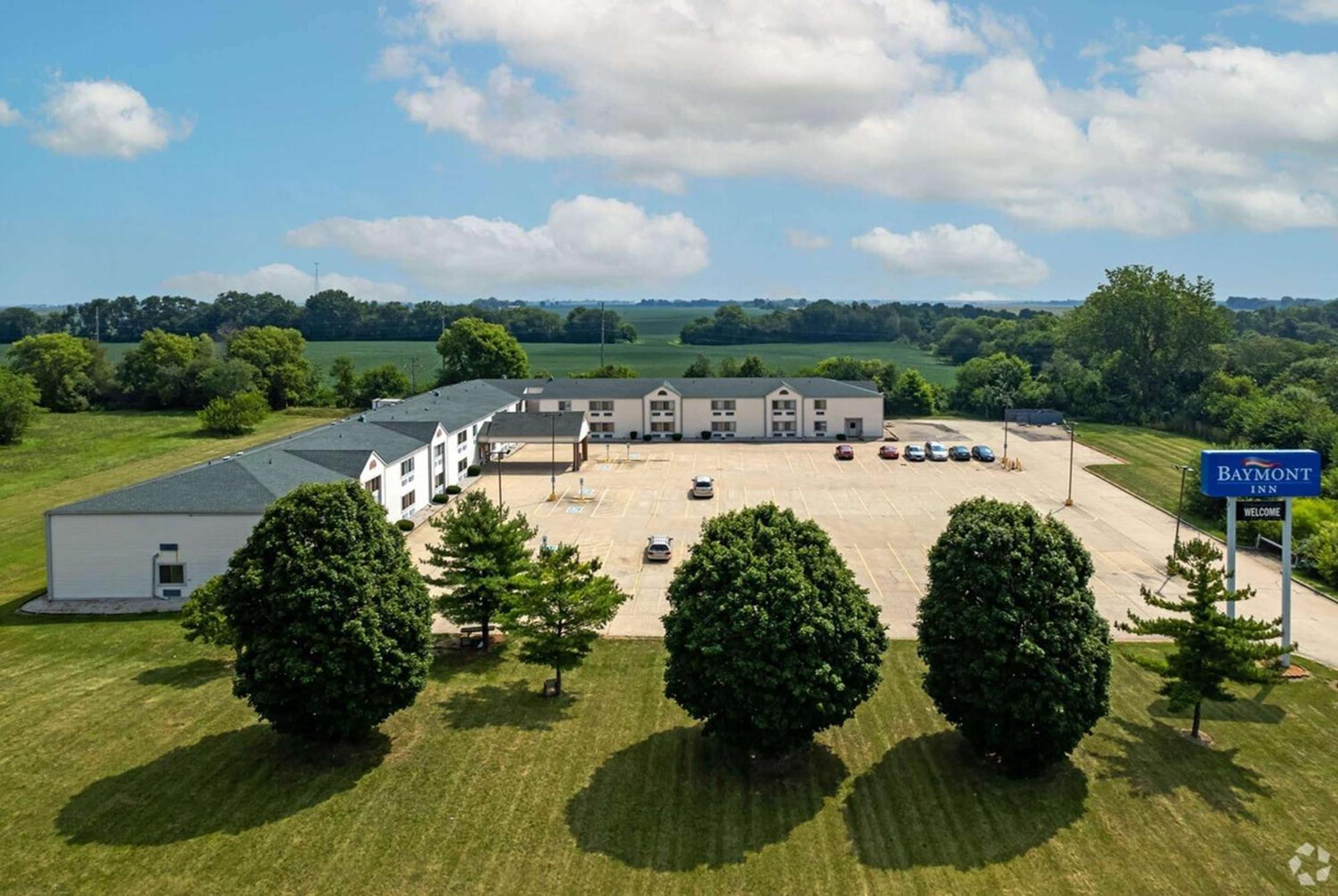 Baymont By Wyndham Decatur Hotell Exteriör bild